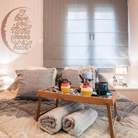 Luxury Seaside Apartment Next To Starbucks Opossite The Beach Park Of Flisvos Atény Exteriér fotografie